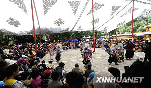 西藏拉萨传统节日雪顿节开幕[组图]