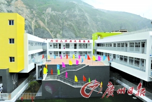 汶川建起“超五星”小学 能抗八级以上地震