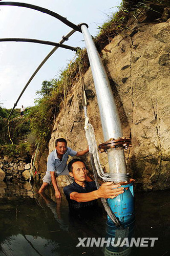湖南出现夏秋连旱 百万人临时性饮水困难[组图]