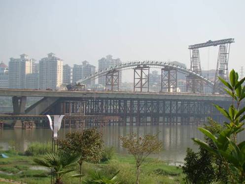赣州章江大桥钢管拱主拱成功合龙
