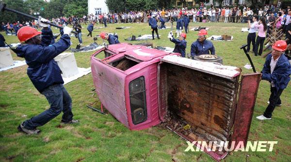 长沙：砸电器 减压力[组图]