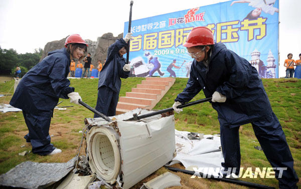 长沙：砸电器 减压力[组图]