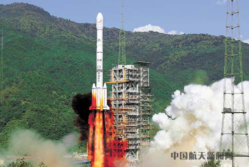 我国发射的印尼通信卫星变轨成功（图）