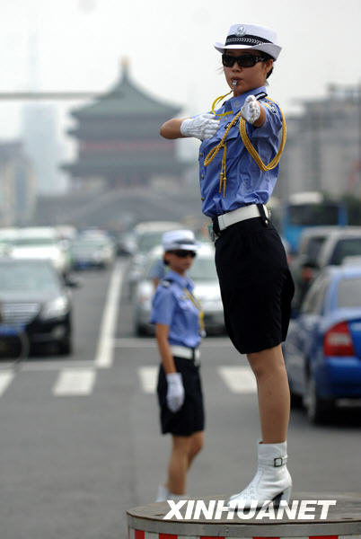 西安交警设立女子示范岗[组图]