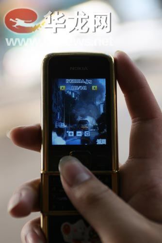 重庆一公交车运行中发生燃烧7人受伤(图)