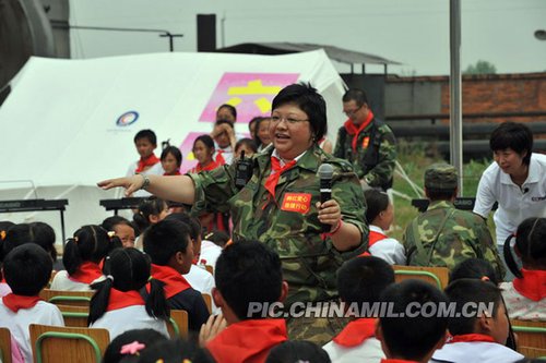 韩红被空军特招入伍当军官[组图]