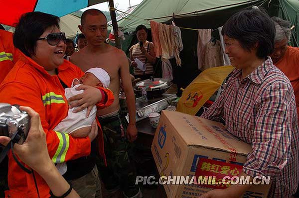 韩红被空军特招入伍当军官[组图]
