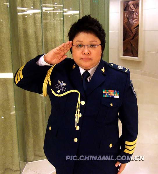 韩红被空军特招入伍当军官[组图]