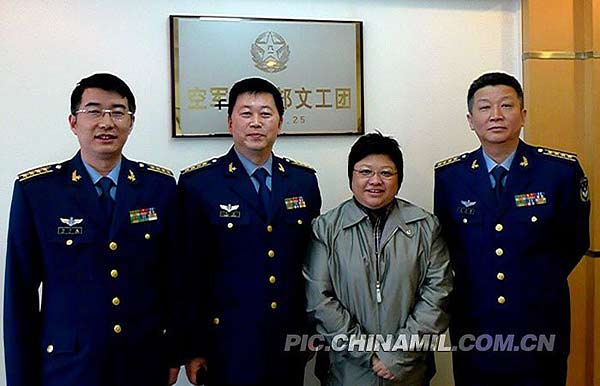 韩红被空军特招入伍当军官组图