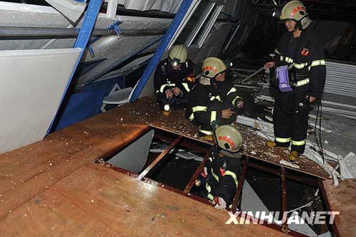 成都一处工地工棚坍塌埋压数十人(图)