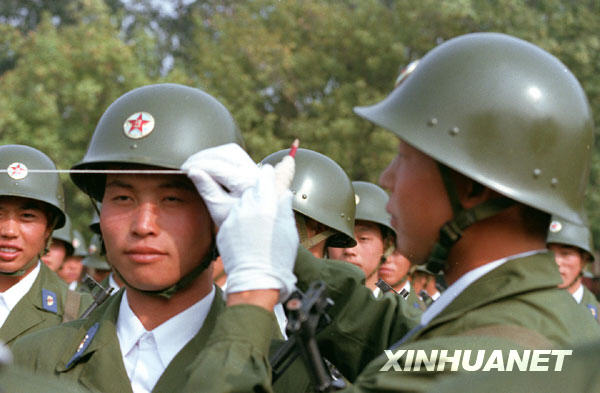 [老照片的故事]1984，改革开放再阅兵