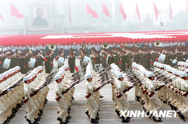 [老照片的故事]1984，改革开放再阅兵