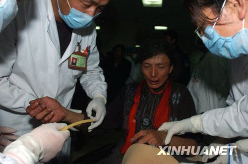 拉萨市发生特大交通事故10人死亡6人受伤(图)