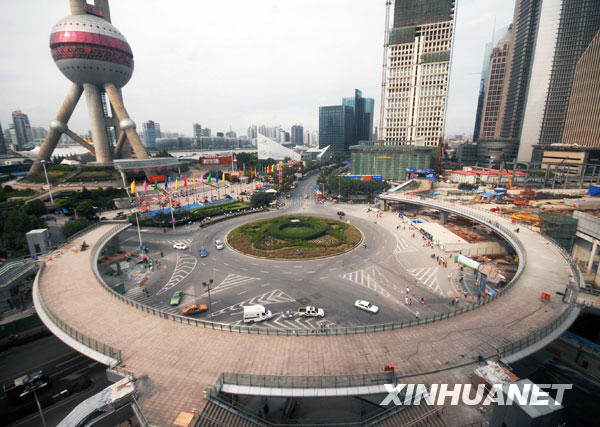 上海最大人行天桥主体工程基本完工[组图]