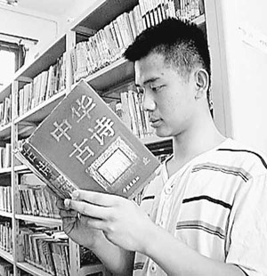 “最牛诗满分作文”考生将上大学 某高校在办补录