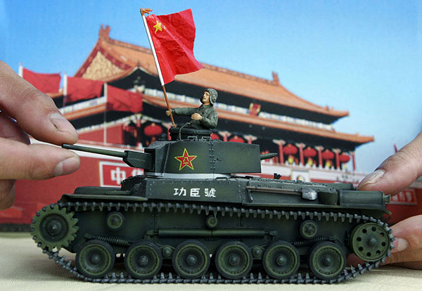 “迷你大阅兵”现身上海南京路[组图]