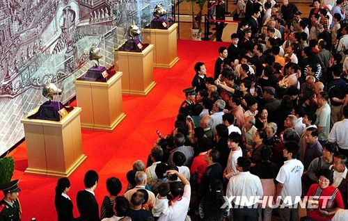 圆明园四大兽首在江苏泰州展出(组图)