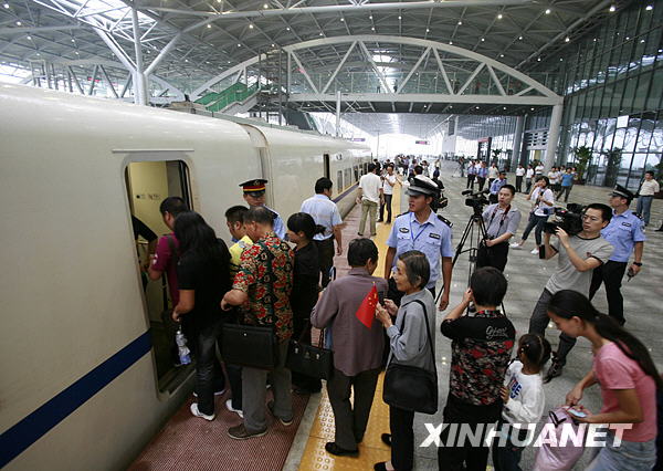 浙江首条高速铁路通车[组图]
