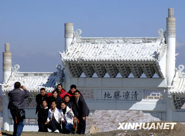 山西五台山迎来今年第一场秋雪