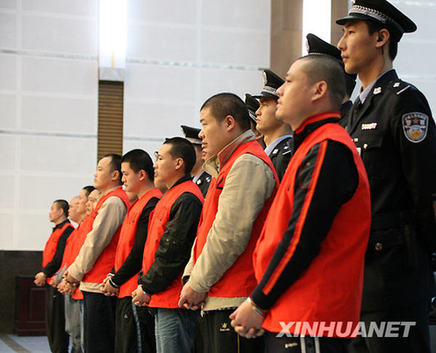 重庆打黑大审判第一案宣判判决2人死刑2人死缓
