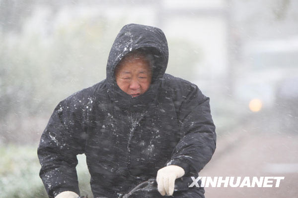 山东烟台迎来寒潮大风天气