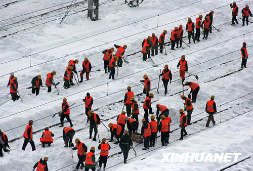 中国确保暴雪袭击地区民众生活正常