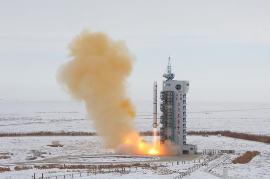 中国在酒泉成功发射一颗空间实验卫星(组图)