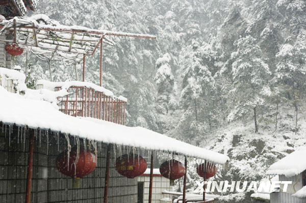 鄂西北十堰山区降大到暴雪