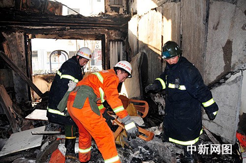 河南濮阳居民楼燃气爆炸目前16人获救(图)
