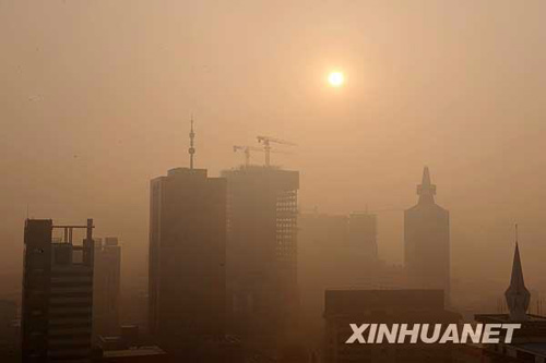 中国部分地区出现浓雾天气