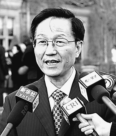 共和国部长访谈录：财政部长谈为国理财 为民服务