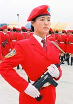 女民兵忆国庆50周年阅兵:秀发被军博收藏[组图]