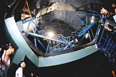 新中国科技事业60年回眸：向科学进军