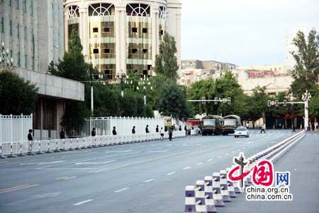 乌鲁木齐7日晚9点起全面实行交通管制