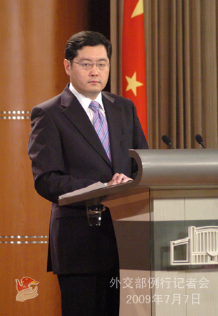 外交部就中国驻荷、德使领馆遭袭击提出严正交涉