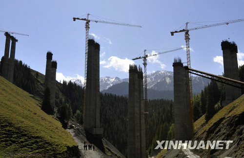 高速公路跃天山