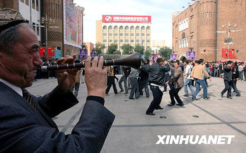 乌鲁木齐穆斯林群众欢度开斋节