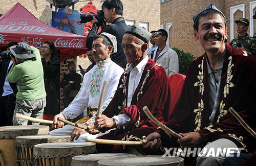 乌鲁木齐穆斯林群众欢度开斋节