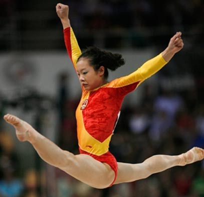 China's Cheng Fei competes on the floor to win the individual floor apparatus gold medal at the 39th Artistic Gymnastics World Championships in Aarhus, Denmark, October 21, 2006.