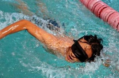 Blind swimmers prepare for 2008 Paralympics