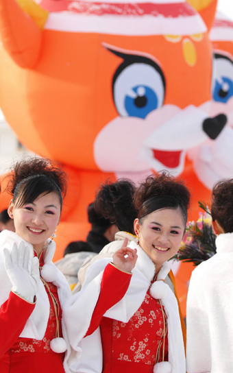 Tray bearer,ice beauty of Winter Asiad