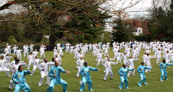 British people welcome London Olympics with <EM>Qigong</EM>