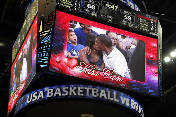 Obama cheers for US Olympic basketball team