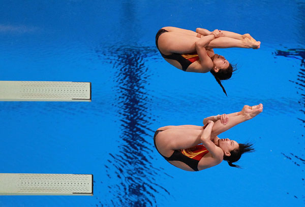 Wu and He take first gold in diving competition