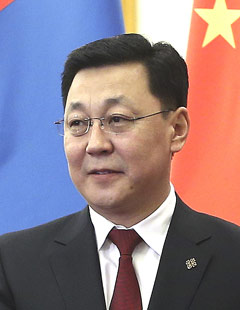 Xi, world leaders talk about improving ties