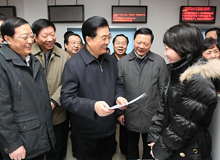 Hu calls for maintaining stable economic growth