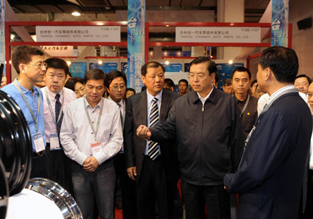 Vice premier stresses sustainable growth of auto sector
