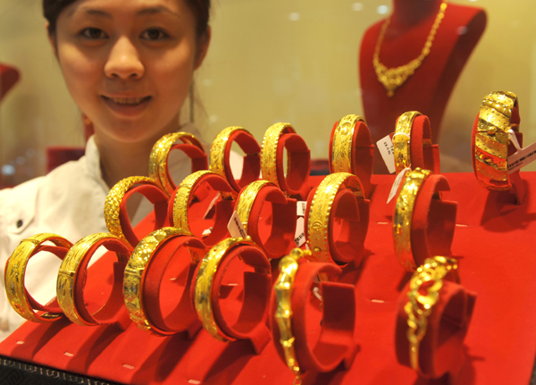 HK gold retailers swamped by mainland buyers