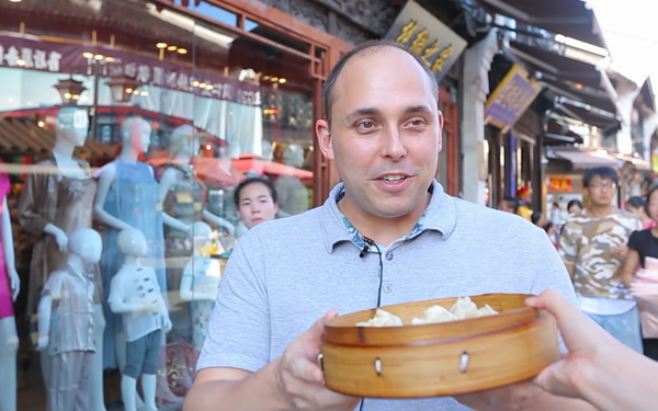 A bite of Hangzhou cuisine