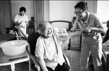 Shanghai to improve care for its aged